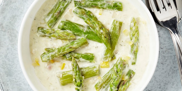 Groene asperges met gekonfijte citroen