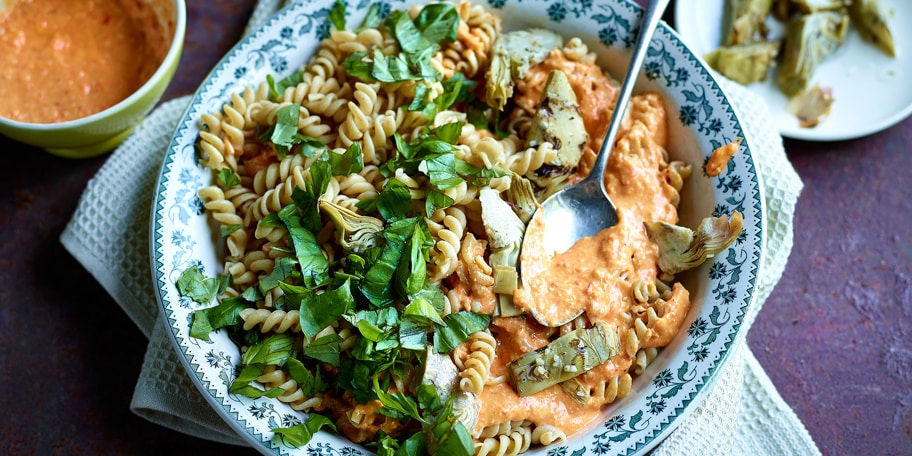 Volkorenpasta met pesto van gegrilde paprika’s