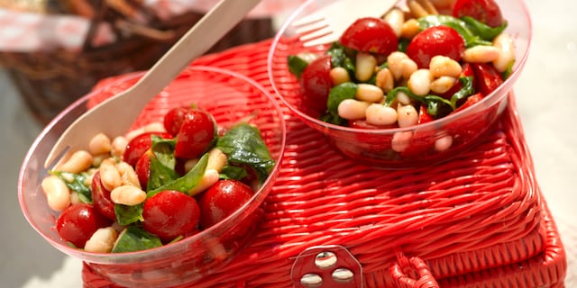 Salade aux haricots blancs et aux tomates cerises