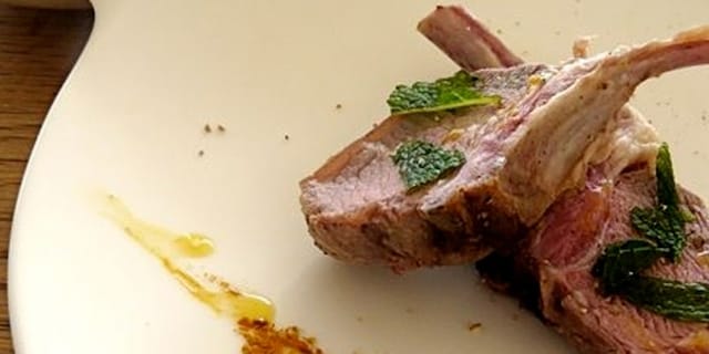 Côtes d’agneau à la menthe fraiche et taboulé parfumé