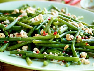 Salade van sperziebonen en cashewnoten, pittige vinaigrette met sesam