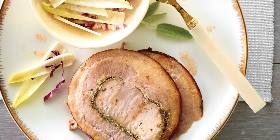 Porchetta en salade met witloof, rode sla, appel, citroensaus met verse kaas