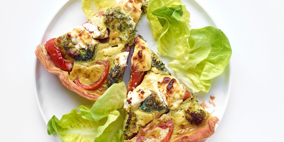 Bioquiche met broccoli en geitenkaas