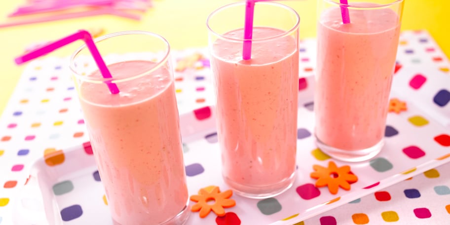 Milkshake met grenadine en rode vruchten