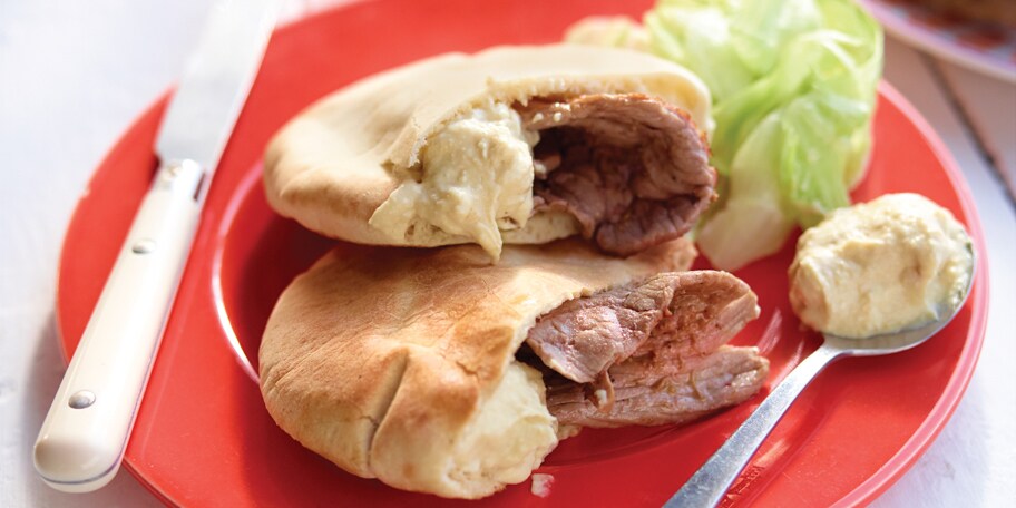 Pita met minuutsteak en humus