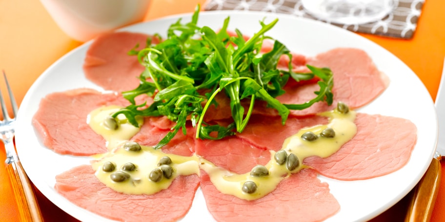Carpaccio met kappertjessaus