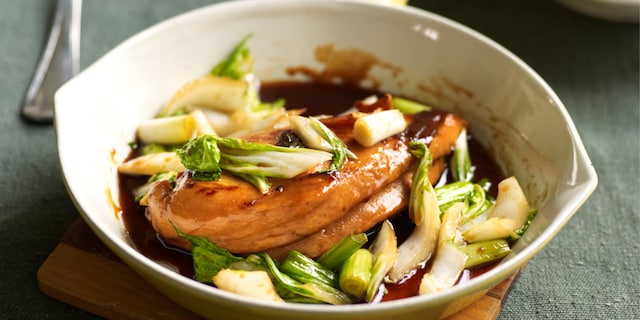 Poulet au gingembre, paksoi et riz sauvage