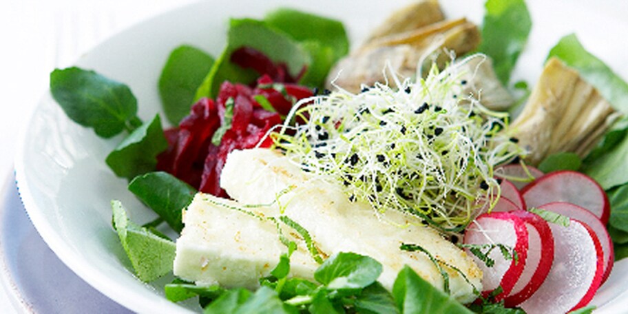 Salade van waterkers met gegrilde artisjokken en feta