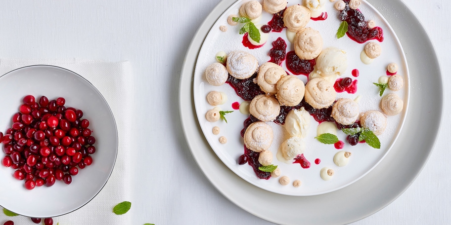 Vacherin met veenbessencompote