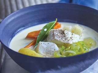 Soupe de poisson avec crevettes de la mer du nord