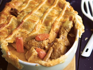 Tourte au poulet et au curry rouge