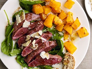 Tagliata van everzwijn en gebakken pompoenblokjes