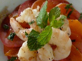 Carpaccio van tomaat en abrikoos met orgeade en gambas