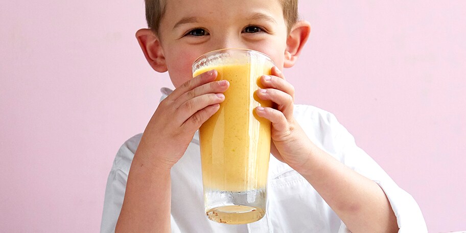 Milkshake au lait, carotte, mangue, gingembre et miel