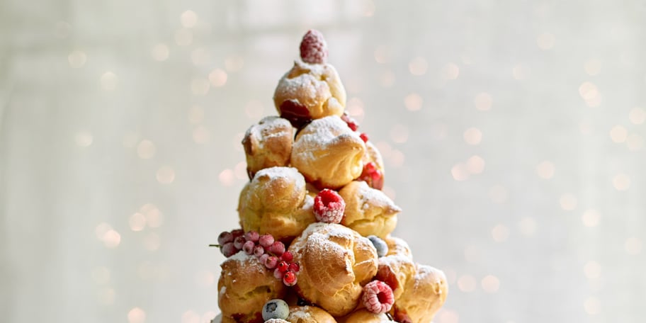 Croquembouche met rode vruchten