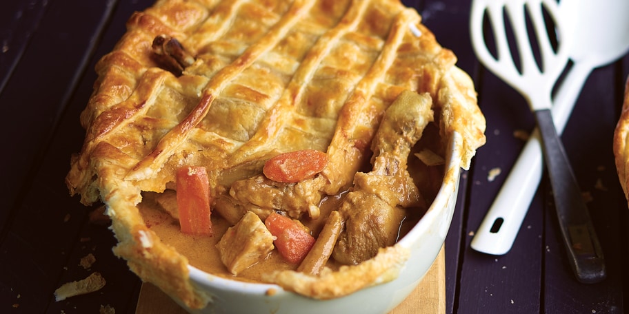 Pie van kip met rode curry