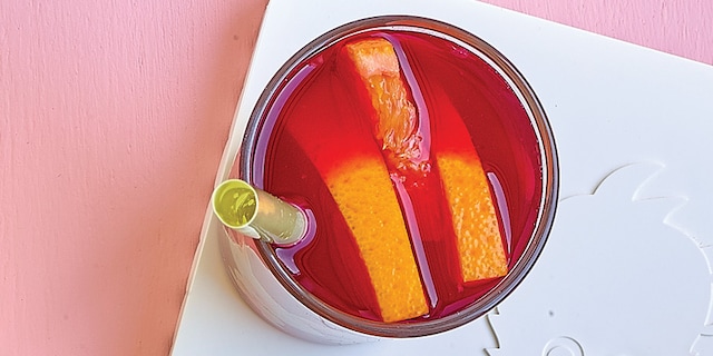 Icetea van hibiscus en veenbessen