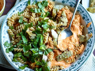 Volkorenpasta met pesto van gegrilde paprika’s