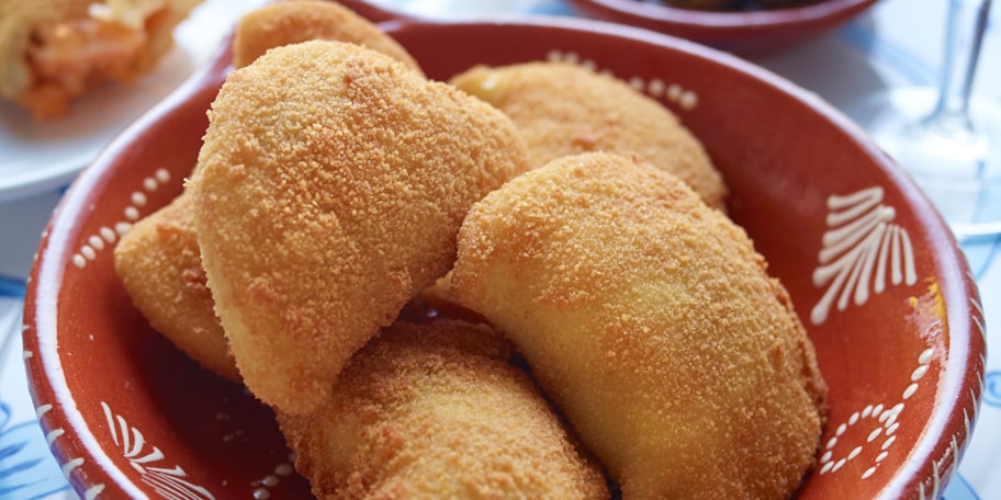 Rissóis de Camarão - Croquettes aux crevettes roses