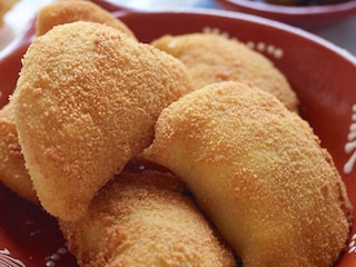 Rissóis de Camarão - Croquettes aux crevettes roses