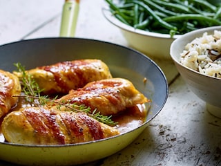 Filets de poulet au lard, sauce à l’orange et au miel