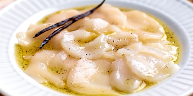 Carpaccio van sint-jakob met vanilleolie