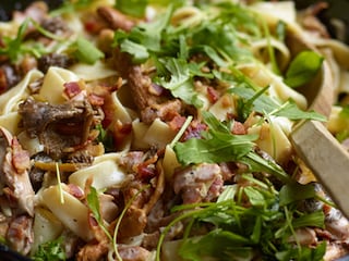 Fettucine met bospaddenstoelen en pancetta