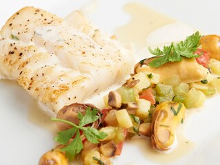 Kabeljauw met groene selder en Zeeuwse mosselen