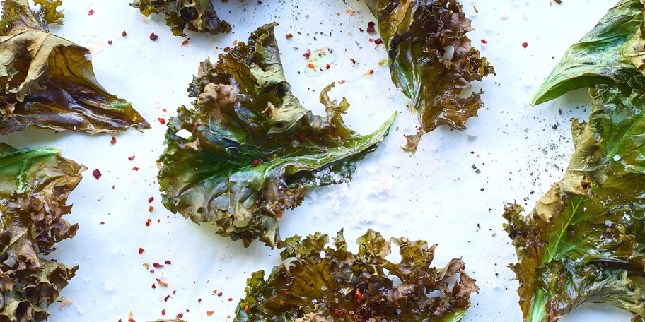 Chips van boerenkool en kruiden