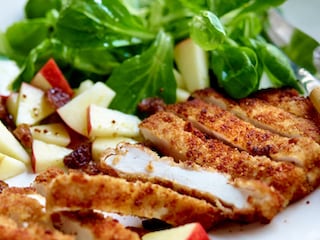 Poulet pané aux spéculoos et salade aux pommes