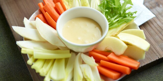 Fondue met hervekaas en fijne groenten