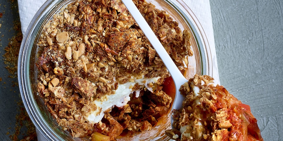 Crumble van ratatouille, geitenkaas en knäckebröd