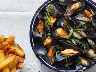 Jumbomosselen met blond bier en échte frietjes