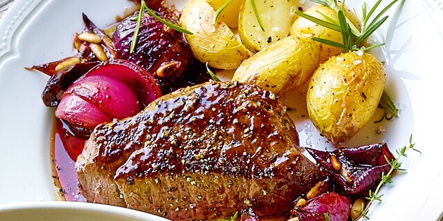 Hindensteak, vijgenchutney en gebakken krielaardappelen met rozemarijn