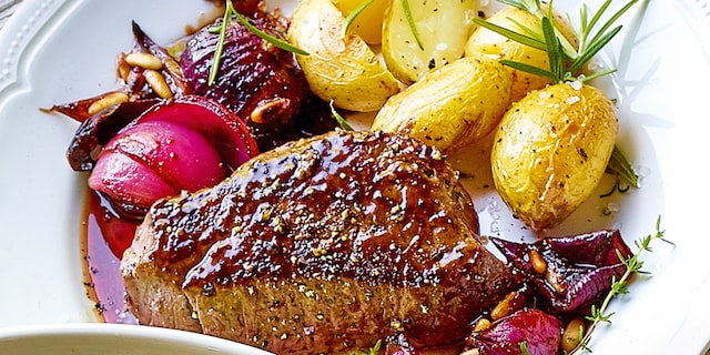 Hindensteak, vijgenchutney en gebakken krielaardappelen met rozemarijn