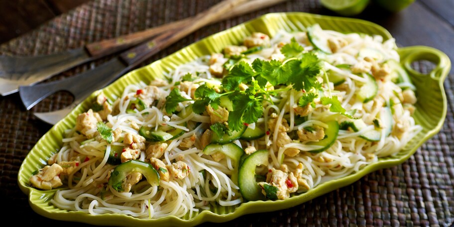 Kippensalade met noedels op Thaise wijze
