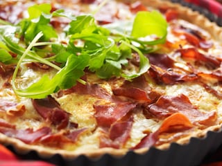 Quiche met pompoen en knapperige ham