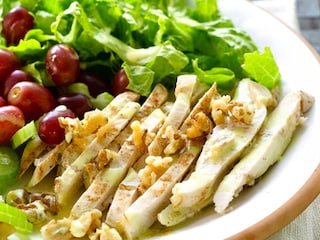 Salade de poulet aux raisins frais, vinaigrette au curry