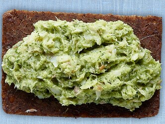 Rillettes van gerookte forel met met dille, mierikswortel en waterkers