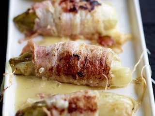 Roulades de chicon au Comté et sauce au Côtes du Jura