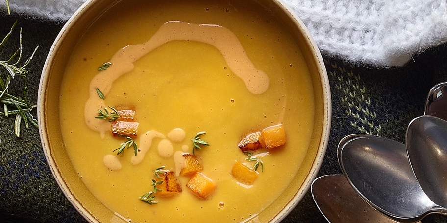 Soupe de butternut aux haricots blancs et au lait de coco