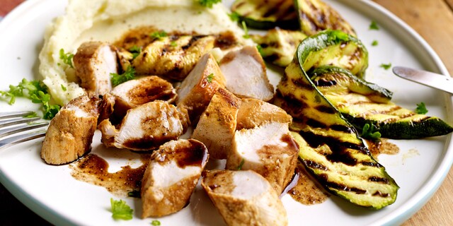 Filets de lapin grillés, marinade à la moutarde et au paprika