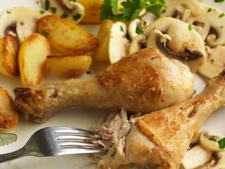 Poulet au vin blanc et salade de champignons