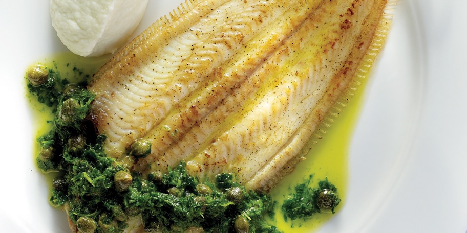 Tong met bloemkoolpuree en peterselievinaigrette