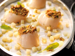 Saint-Jacques rôties au beurre de noisette et céleri rave