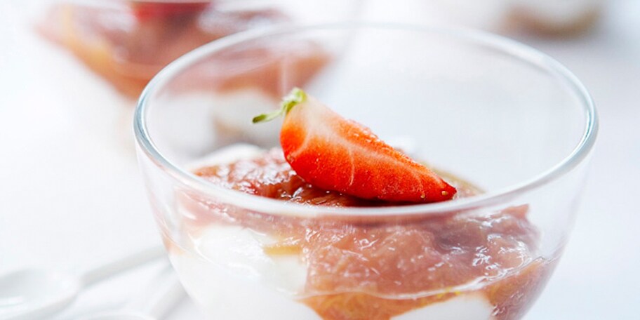 Compote de rhubarbe aux petits biscuits