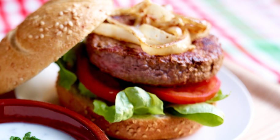 Hamburger met Libanese smaken