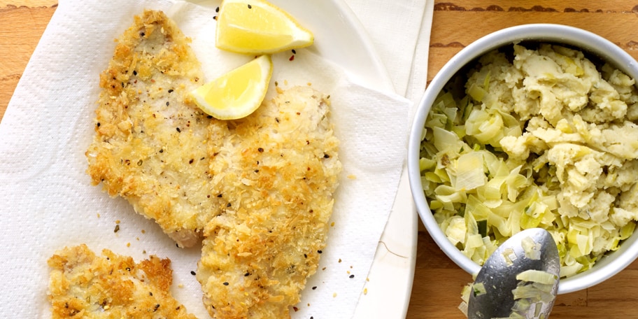 Gepaneerde roodbaarsfilets met wasabi, sesam en preifondue