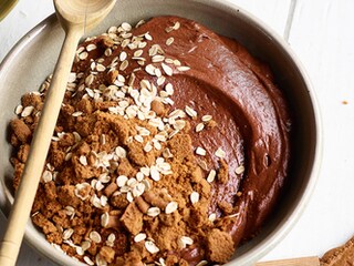 Chocolademousse met speculaascrumble en havervlokken
