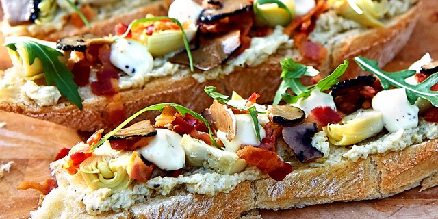 Bruschetta deluxe met artisjokken en truffels